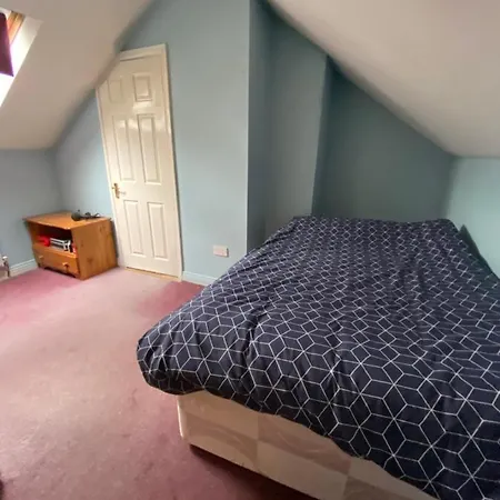 Отель Remarkable 2-bed In Kerry *