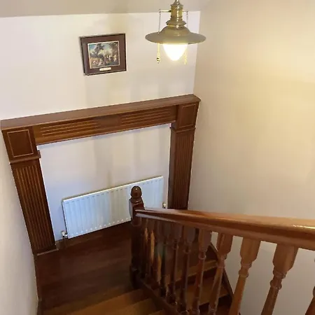 فندق Remarkable 2-bed In Kerry Lisselton